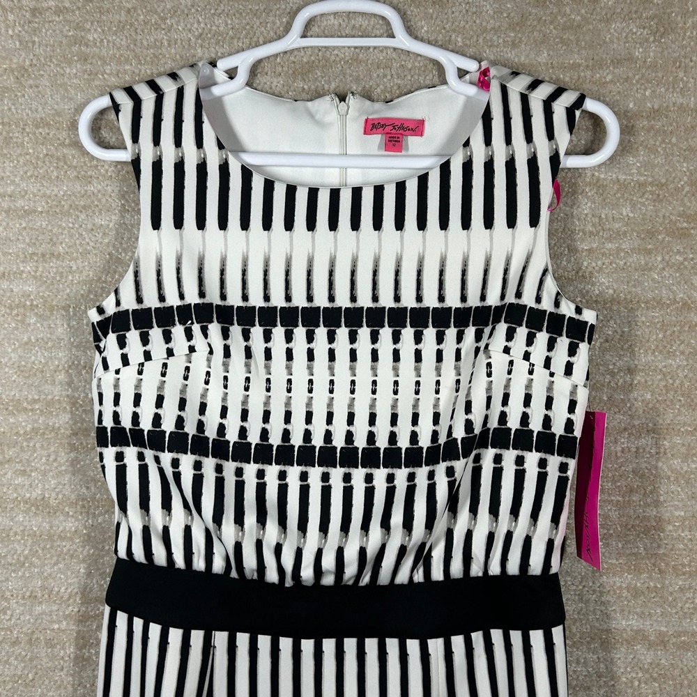 Betsey Johnson Sheath Dress Mod Graphic Stripe Ivory Black Size 12 Womens NWT